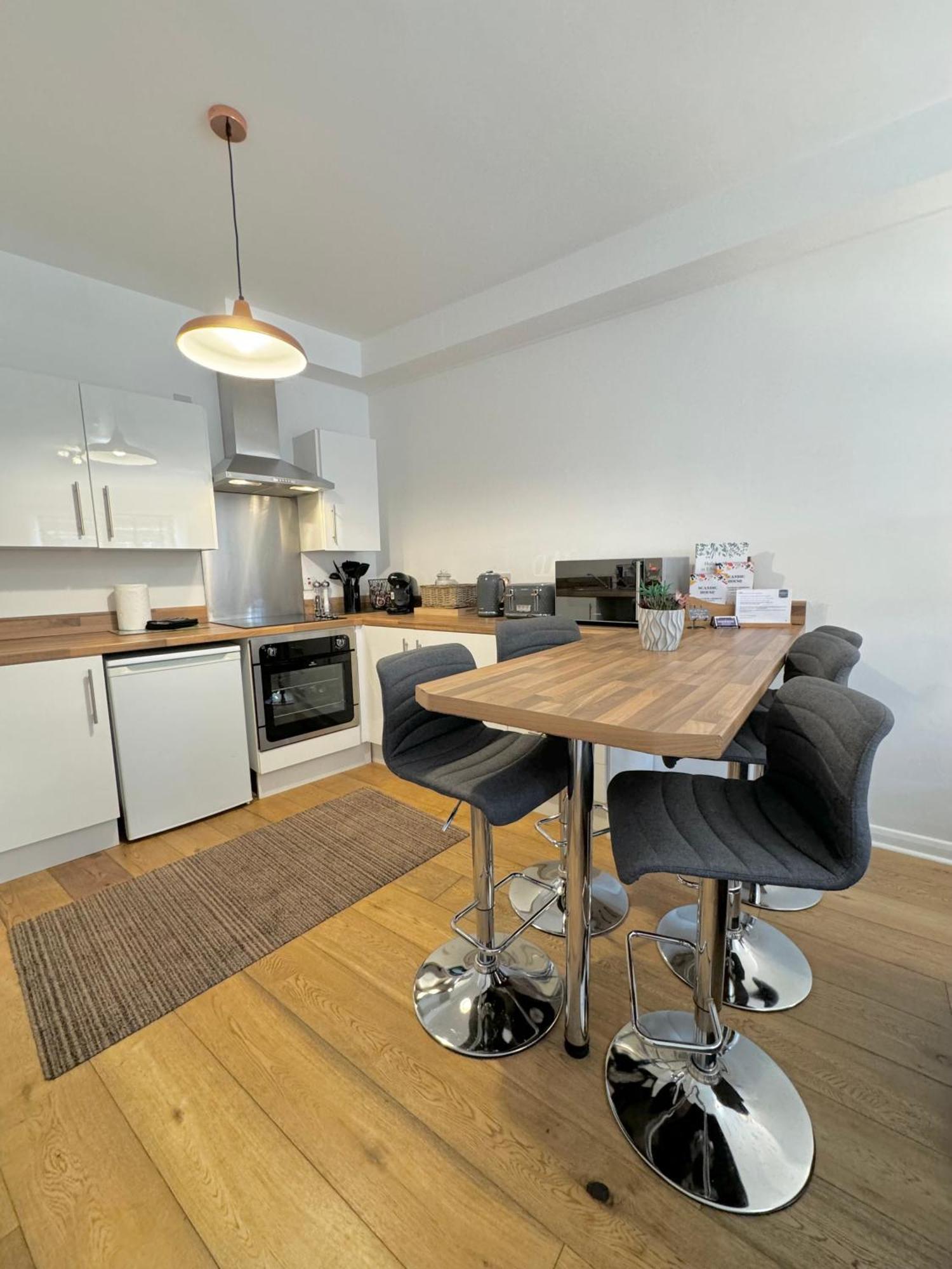 Nordic Suites Ulverston Eksteriør billede